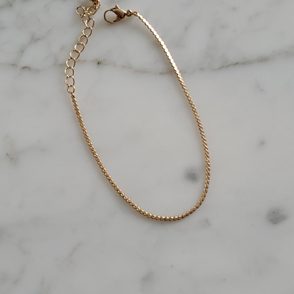🌼3/$20🌼 Gold Coloured Dainty Bracelet